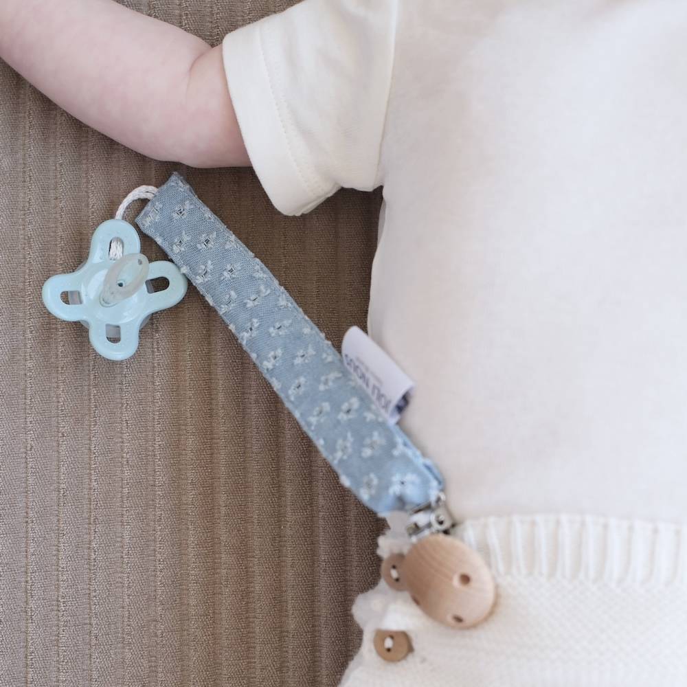 Lange XL et mini élégant de la marque suisse Joli Nous, un accessoire premium pour bébé, alliant design raffiné et qualité exceptionnelle