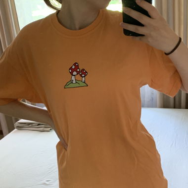Neues oranges T-Shirt