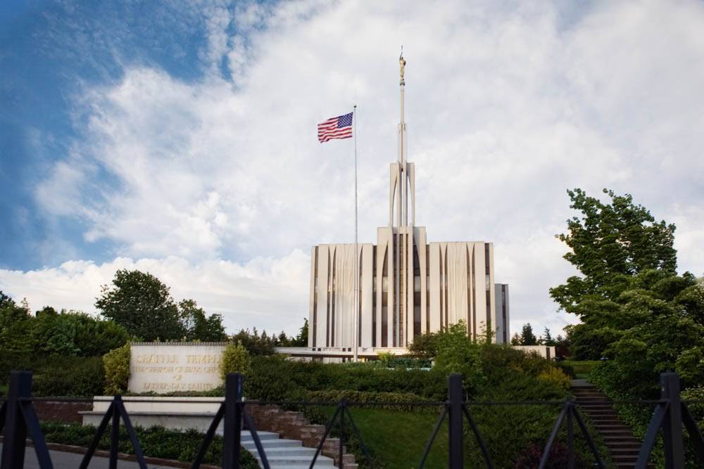 Photo of the Seattle Temple on a sunny day amid green trees and grass.
