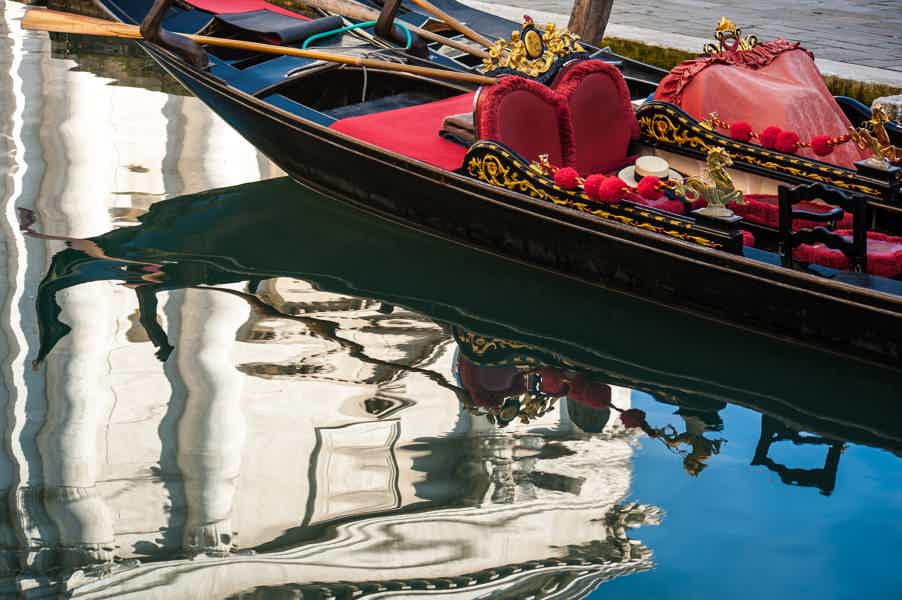 Explore Venice: Guided Doge’s Palace Tour & Shared Gondola Ride - photo 2
