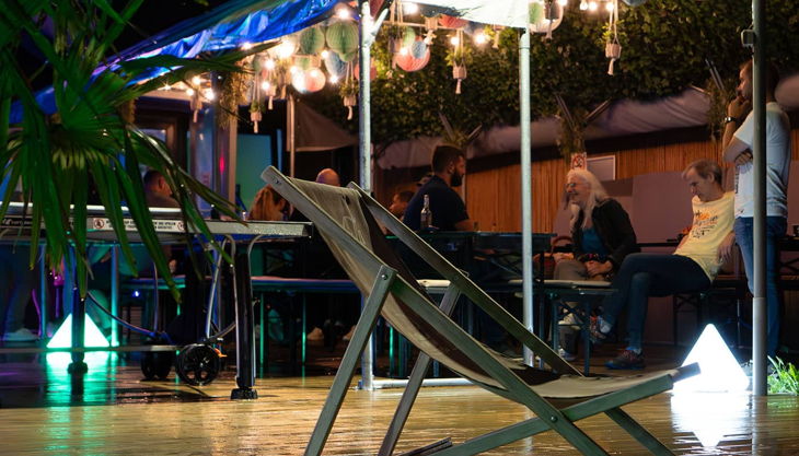 außen lounge tolle abendstimmung