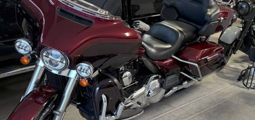 2015 HARLEY-DAVIDSON FLHTKL ULTRA LIMITED LOW (TWO TONE) motorcycle for rent near Goodyear, AZ