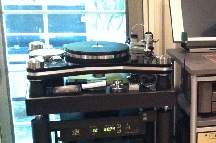 VPI Industries HR-X Turntable with a Rim Drive.