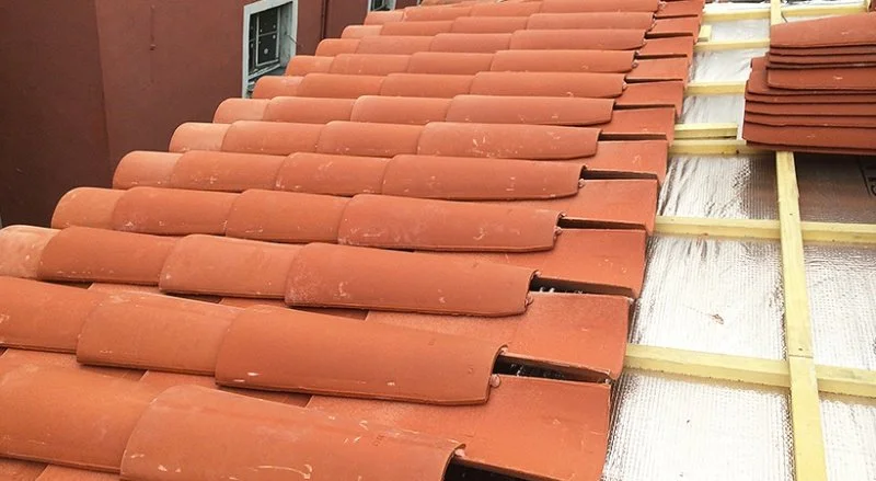 Couverture en tuile canal courant–couvert dans le Vieux-Nice — photo 20 sur 20 — CEG TOITURE