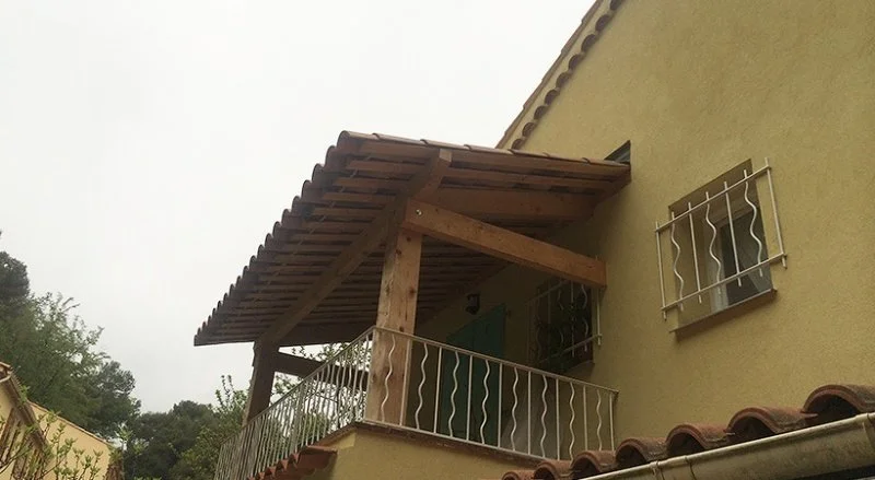 Réalisation d’un auvent en charpente traditionnelle à Vence — photo 4 sur 8 — CEG TOITURE
