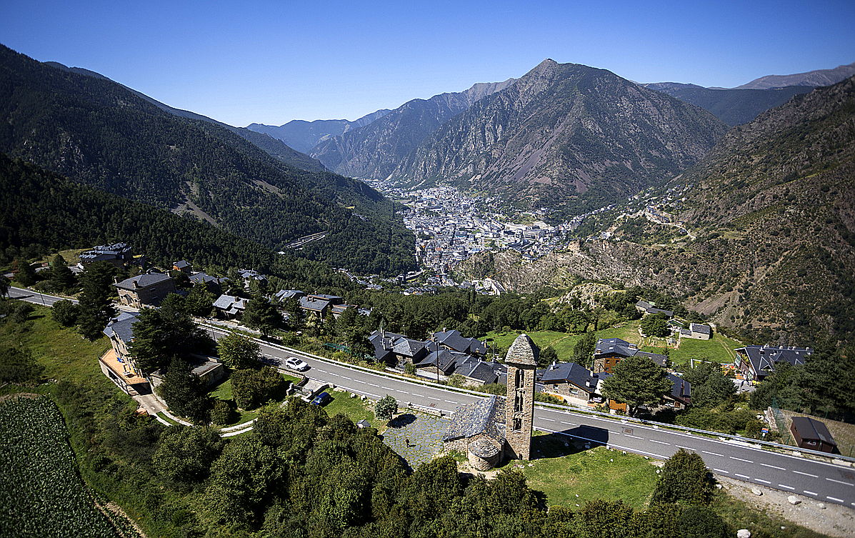 Andorra la Vella
- Una de les esglesies obertes al públic aquest estiu.