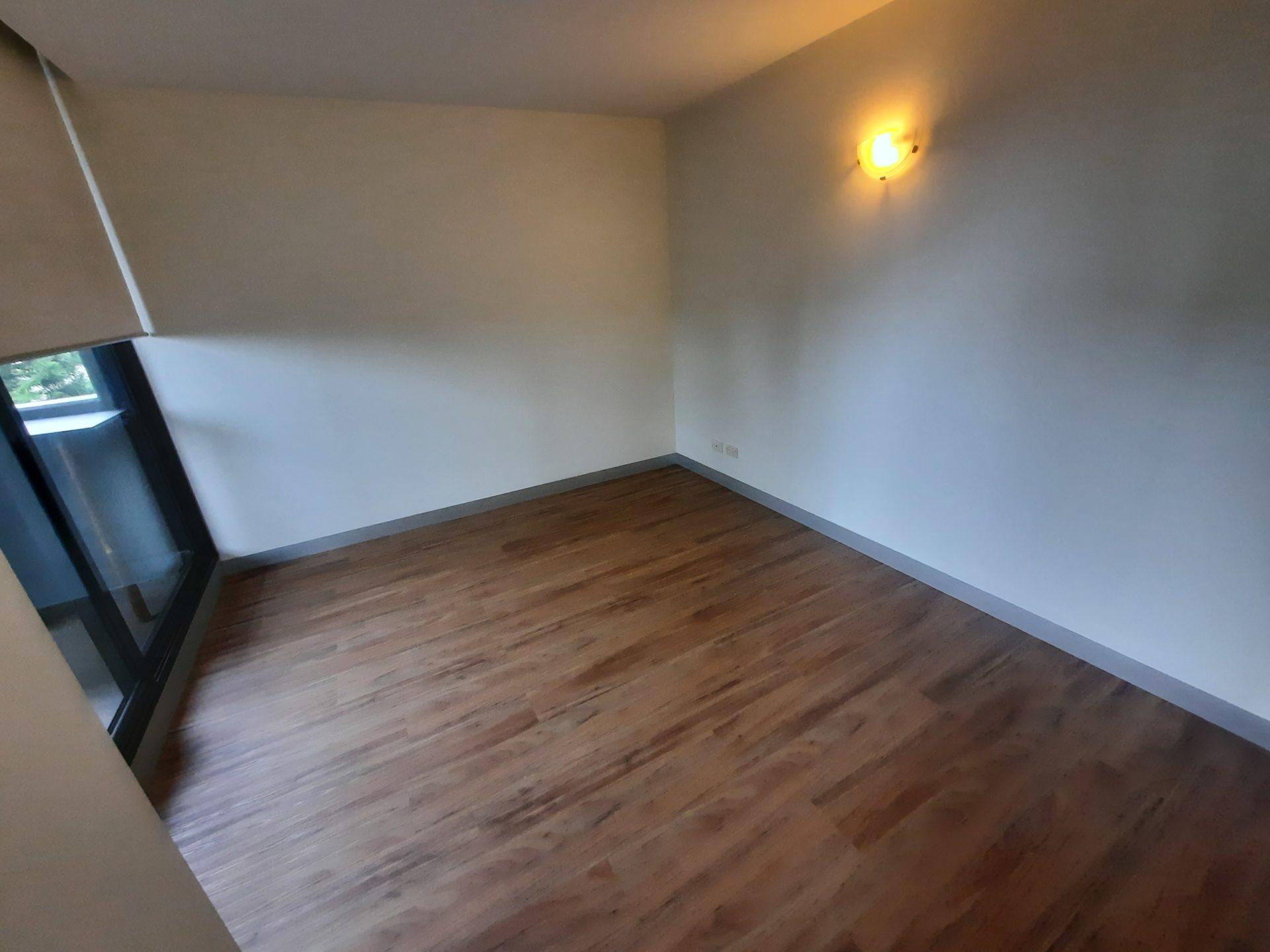 FOR LEASE id-eally Located and NEWLY REFURBISHED with Bay Views and Separate Storage - Image 2