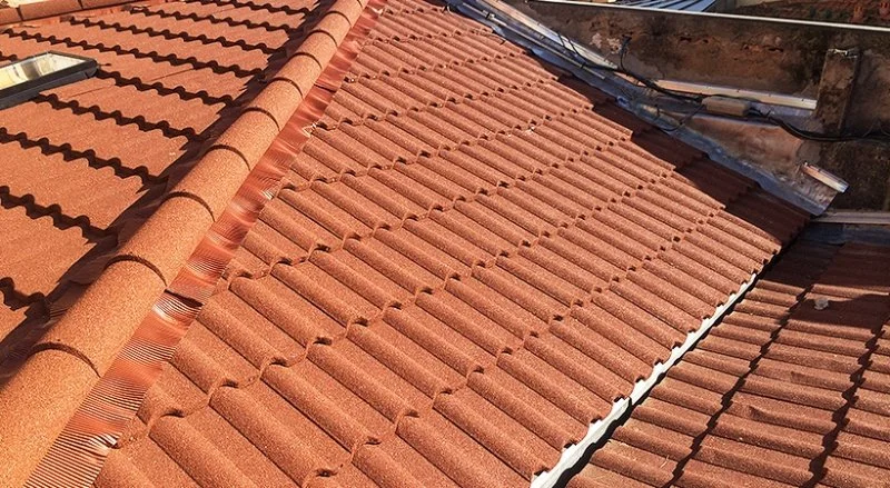 Rénovation d’une toiture en tuiles métalliques à Menton — photo 10 sur 27 — CEG TOITURE