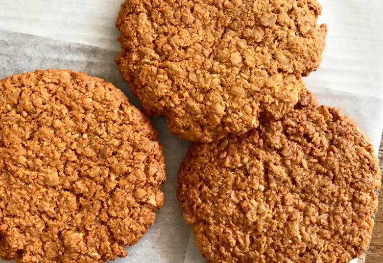 ビスキュイ ビスケット 違い