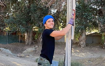 Volunteer Removes spray paint from sign using graffiti safewipes