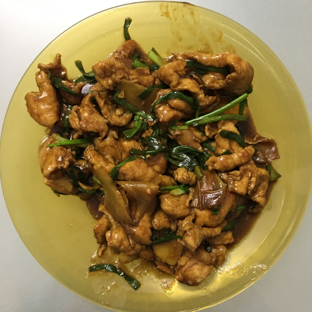 Nov 1st, 2019 - Time flies. It is the first day of a new month. Today is Perak sultan’s birthday. It’s HOLIDAY. Haha

Another dish for today is “ Stir-fried Pork with young ginger/子姜肉片” my family love this dish. Very simple and yummy.