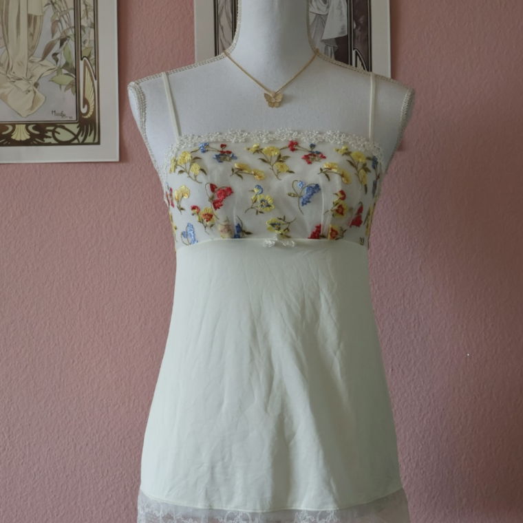 White Embroidery Japanese Cami (Secondhand - S/M)