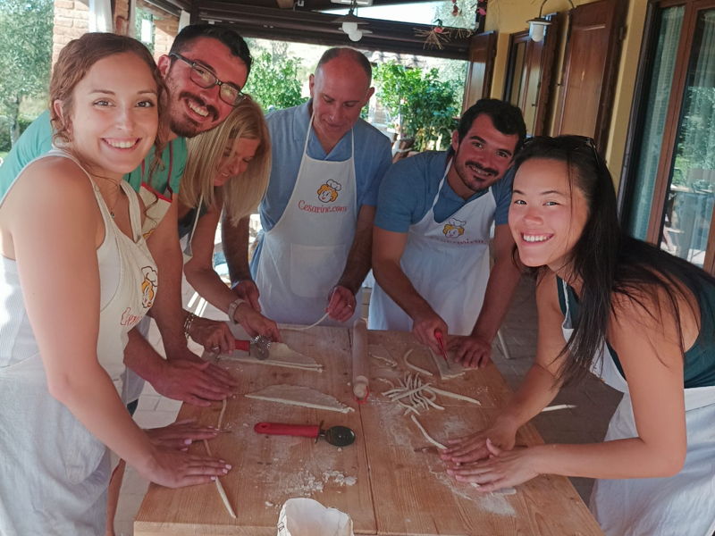Cursos de cocina Certaldo: Las tradiciones toscanas: cocinamos juntos gnudi y pici.