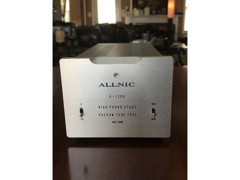 Allnic Audio H1200 Tube phono stage