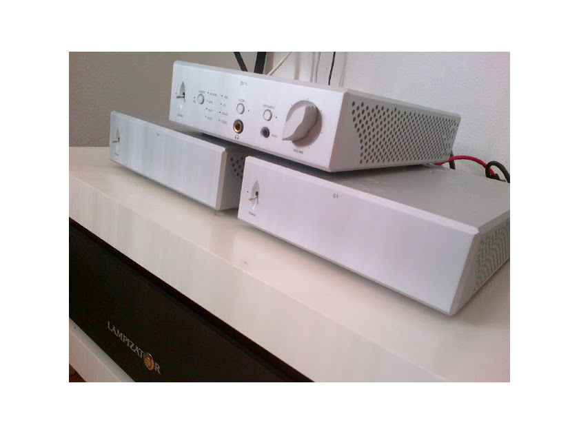 April Music Eximus s-1 stereo/mono amplifier