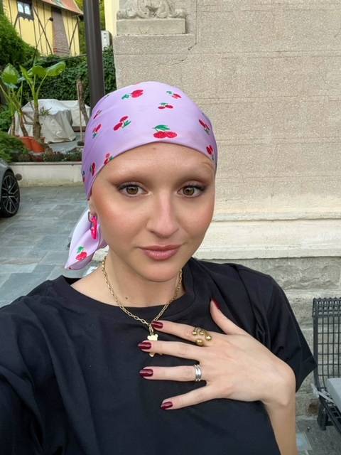 Overthrowing the boundaries of alopecia which causes hair loss, social media influencer accessorizes her personality with fashionable head accessories and aesthetics