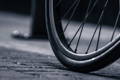 Gros plan sur une roue de velo