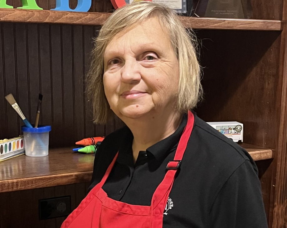 Barbara Hernandez, Kitchen Helper