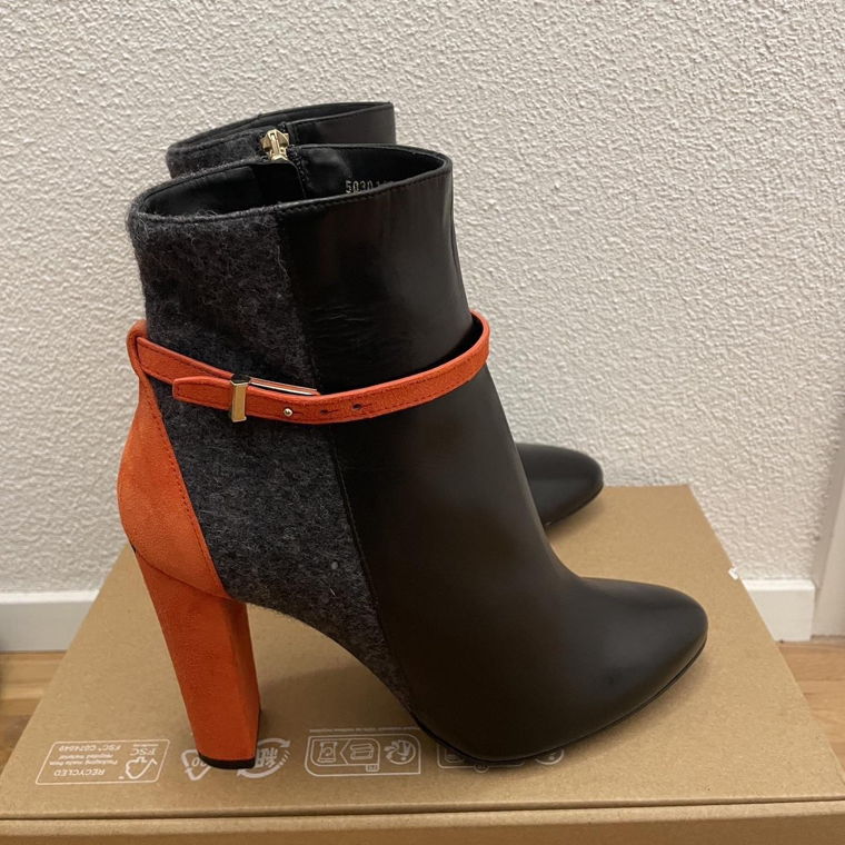 Hugo Boss limited edition runway heeled boots 