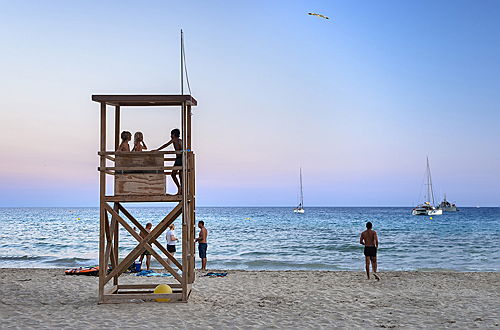  Port Andratx
- Un idílico entorno inmobiliario mediterráneo le espera en el suroeste de Palma, ofreciendo numerosas oportunidades para los deportes acuáticos y la tranquilidad de la costa.