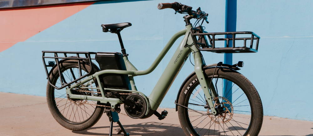 Momentum PakYak+ electroc cargo bike on sidewalk