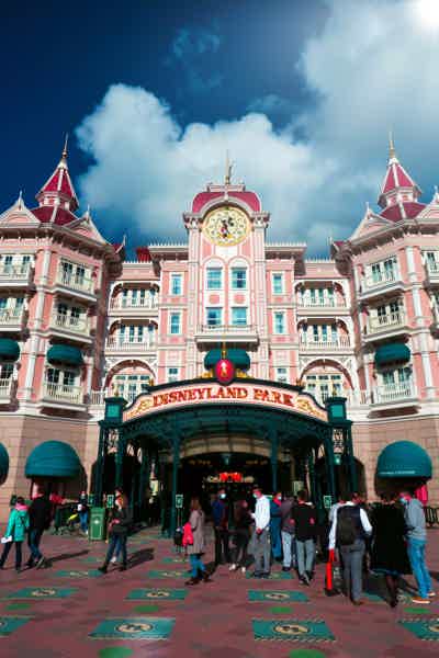 Disneyland Paris Ticket + Free Guide Book - photo 5