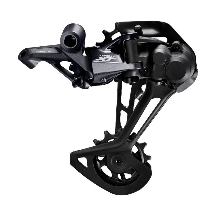 Dérailleur arrière Shimano Deore XT M8100 à 12 vitesses sur fond blanc