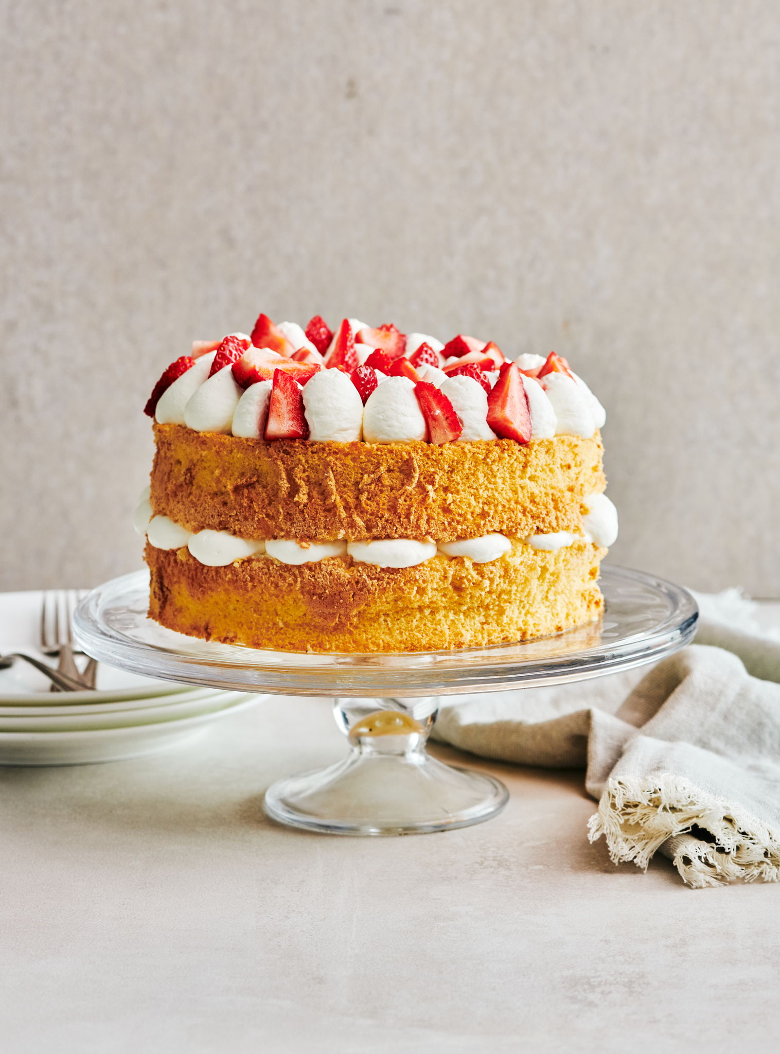 Gluten-Free Strawberries and Cream Cake | RICARDO