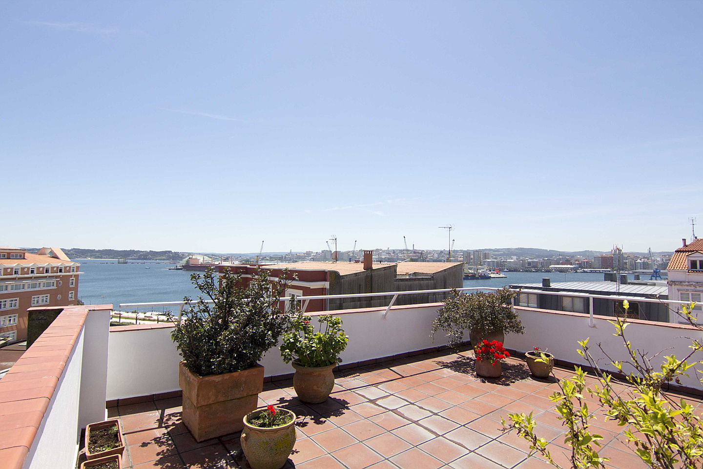  La Coruña, España
- Ático-dúplex en el Parrote con terraza, alquilado por Engel & Völkers La Coruña.JPG