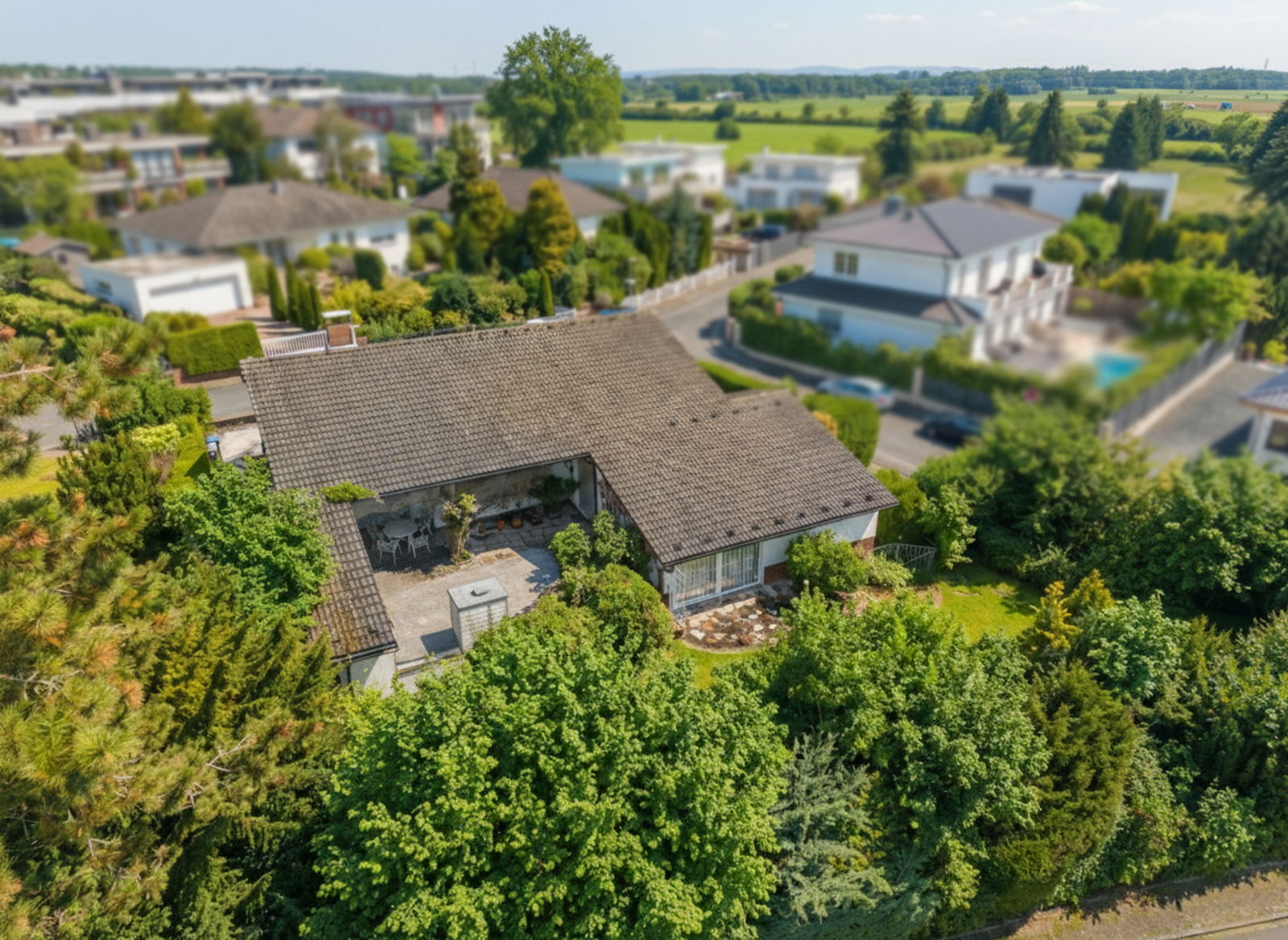 Prime location in Götzenhain - dream property with bungalow