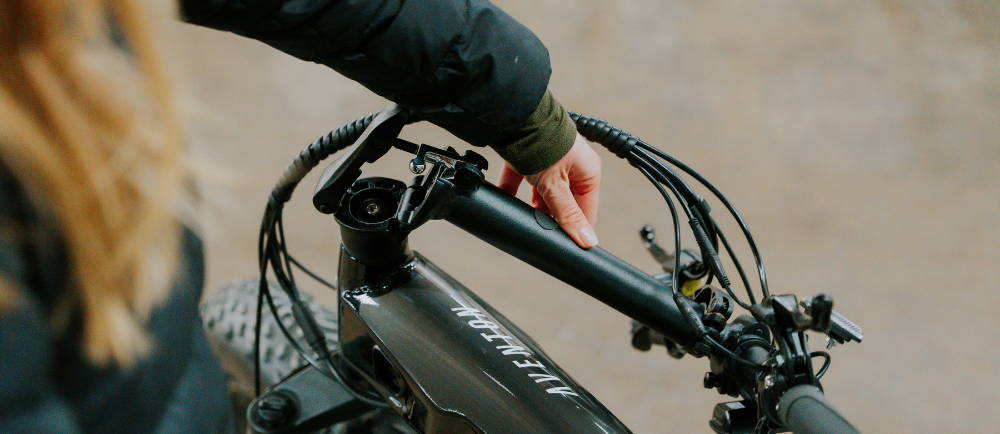 Rider folding the Aventon Sinch folding electric bike