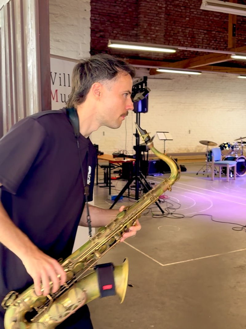 Was für ein Tag! 🔥🎺🇦🇺

Heute durften wir gemeinsam mit der Hot Potato Band aus Australien einen unvergesslichen Workshop in Altdorf erleben.

Groove, Performance, Bewegung und jede Menge Spielfreude – die Band hat eindrucksvoll gezeigt, wie mitreißen