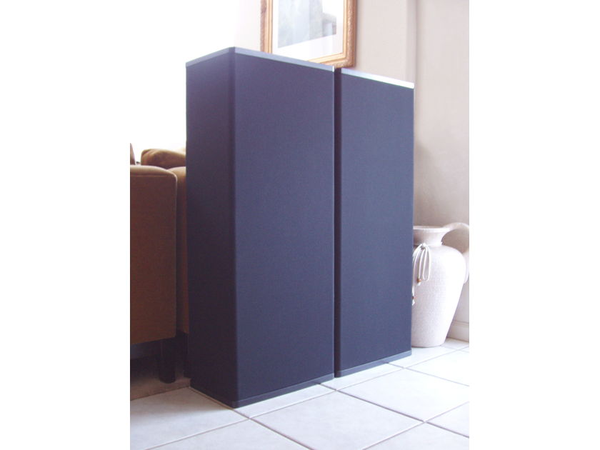 Beautiful, Elegant Vandersteeen 2Ce Speakers in Black Ash w/Factory Boxes - Made in the USA