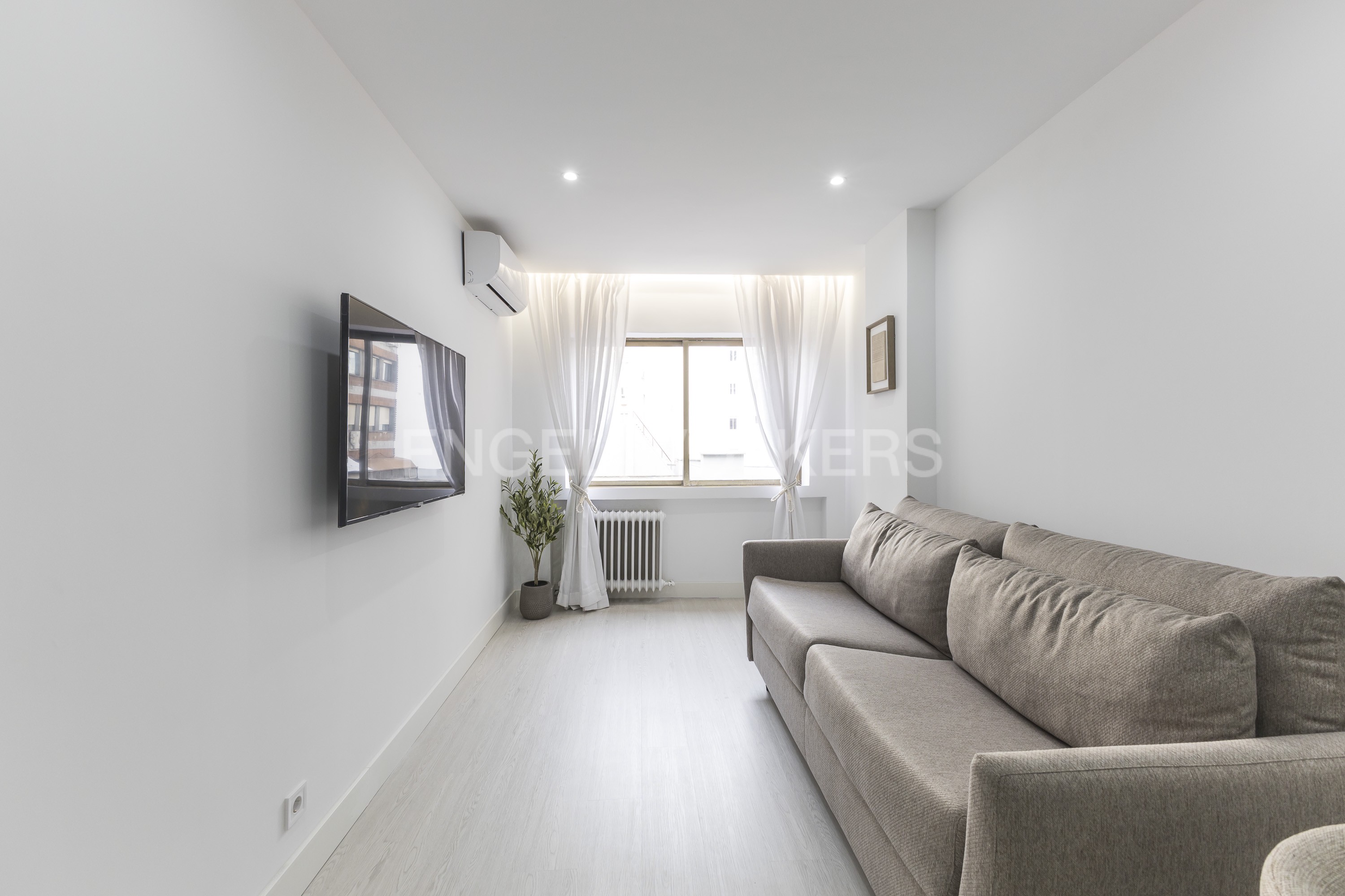 Furnished and renovated apartment in General Pardiñas - Image 4