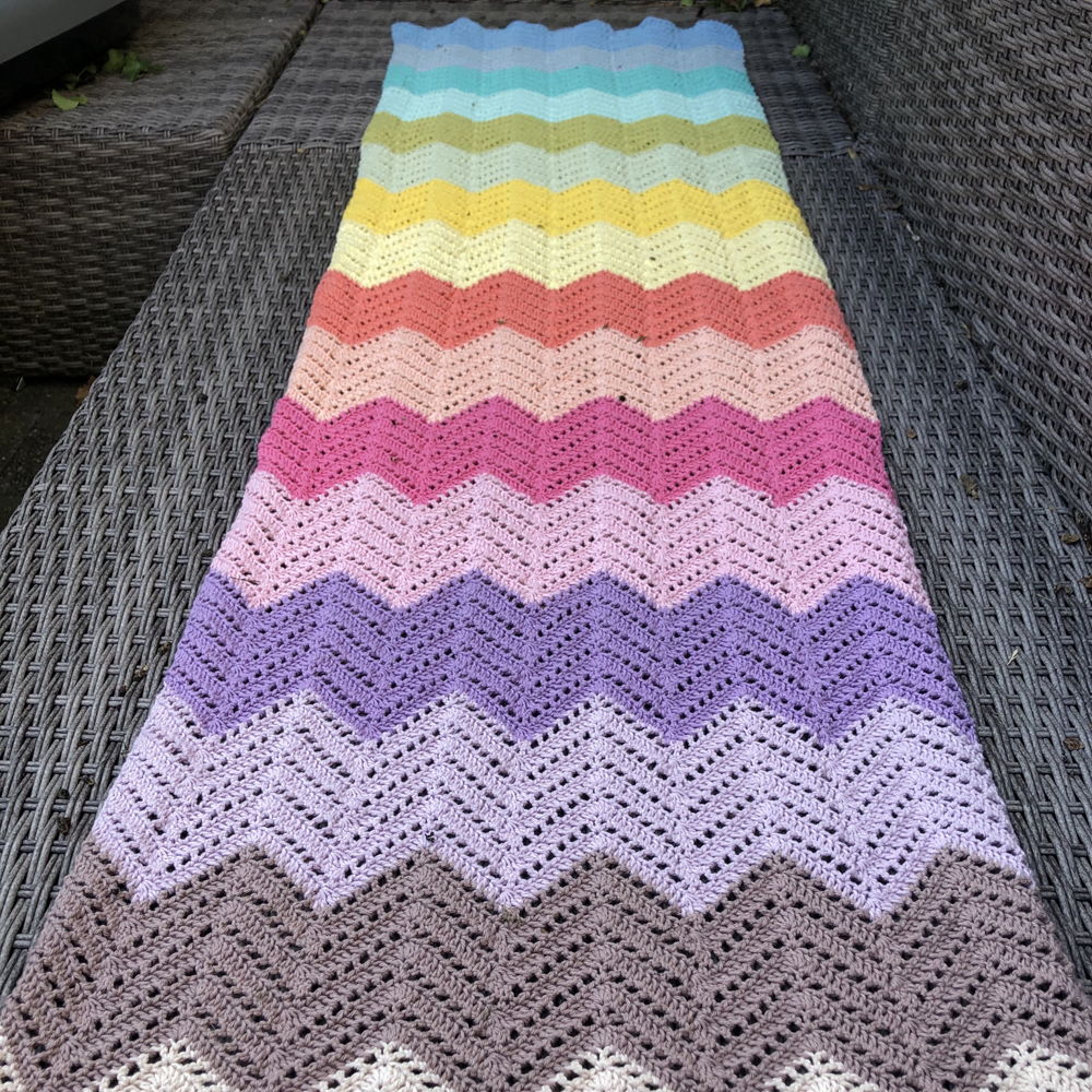 Pattern Crochet ZigZag scarf Eveline