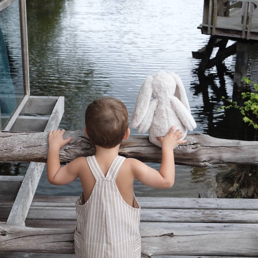 doudou lapin bébé, peluche bébé européenne, doudou enfant sécurisé, doudou éthique, made in Europe premium élégant excellence