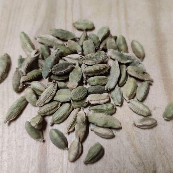 cardamome-entiere