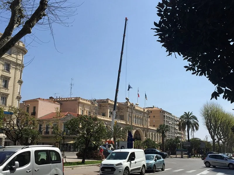Rénovation de la toiture du Palais de l’Europe à Menton en tuiles de Marseille — photo 4 sur 10 — CEG TOITURE
