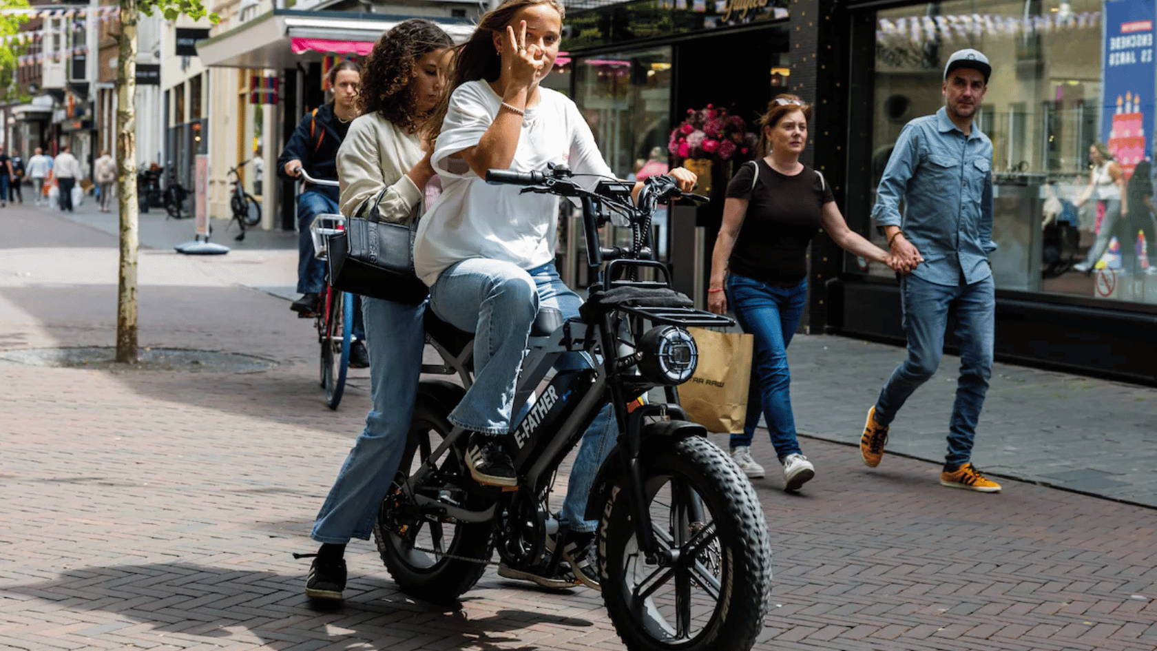 jongeren op een fatbike