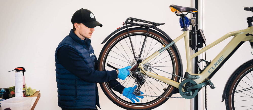 Upway mechanic fixing Cube electric bike