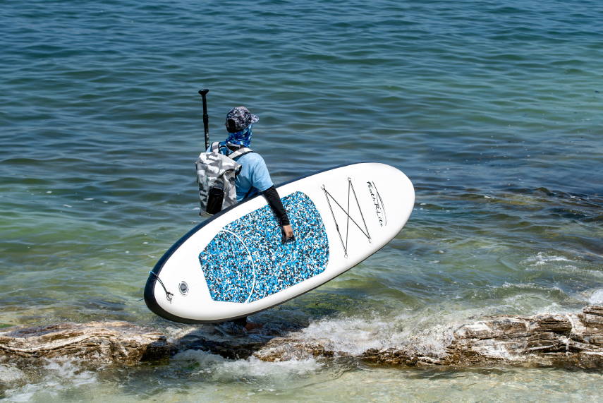 This inflatable paddle board in Canada is lightweight on most blow up stand up paddle board