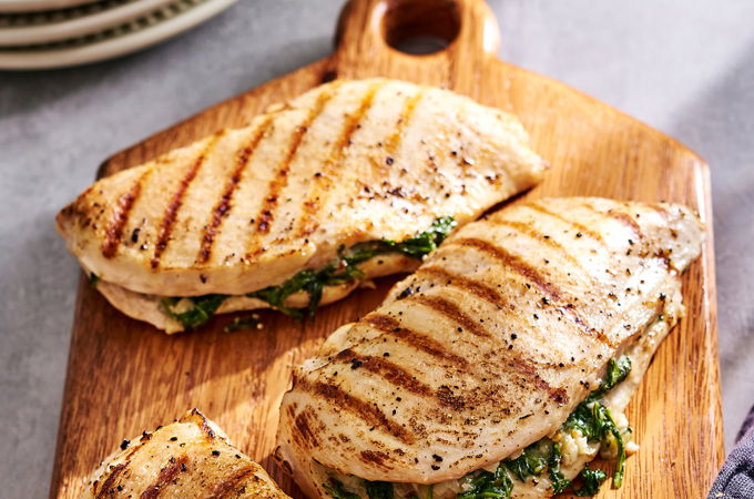 Poulet farci à la roquette et au parmesan