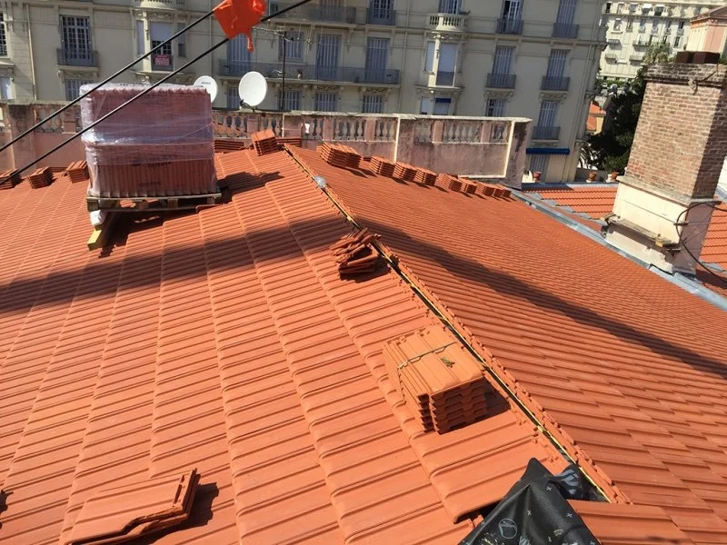 Rénovation de la toiture du Palais de l’Europe à Menton en tuiles de Marseille — photo 10 sur 10 — CEG TOITURE