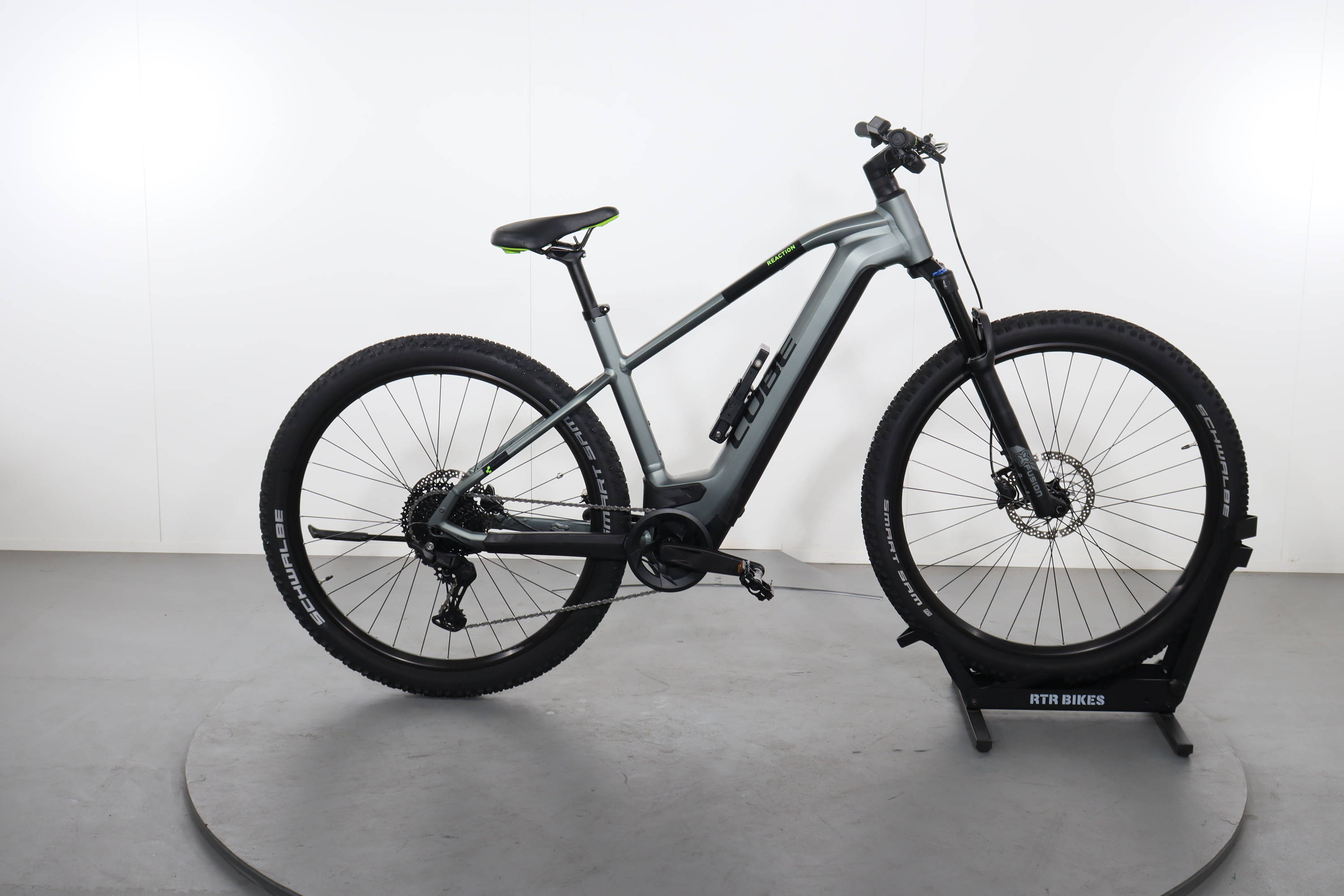 Cube Reaction Hybrid Pro