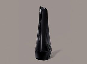 スマートで構築的なデザイン