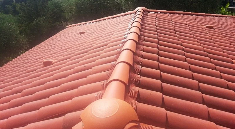 Remplacement de faîtage et d’arêtiers scellés par des closoirs ventilés — photo 6 sur 10 — CEG TOITURE