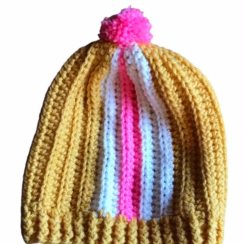Chapéu canelado para bebê/criança em crochê com listra e pompom