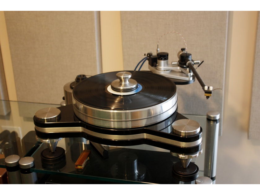 VPI Industries Avenger Turntable (with 12" 3D tonearm and Reference Feet)