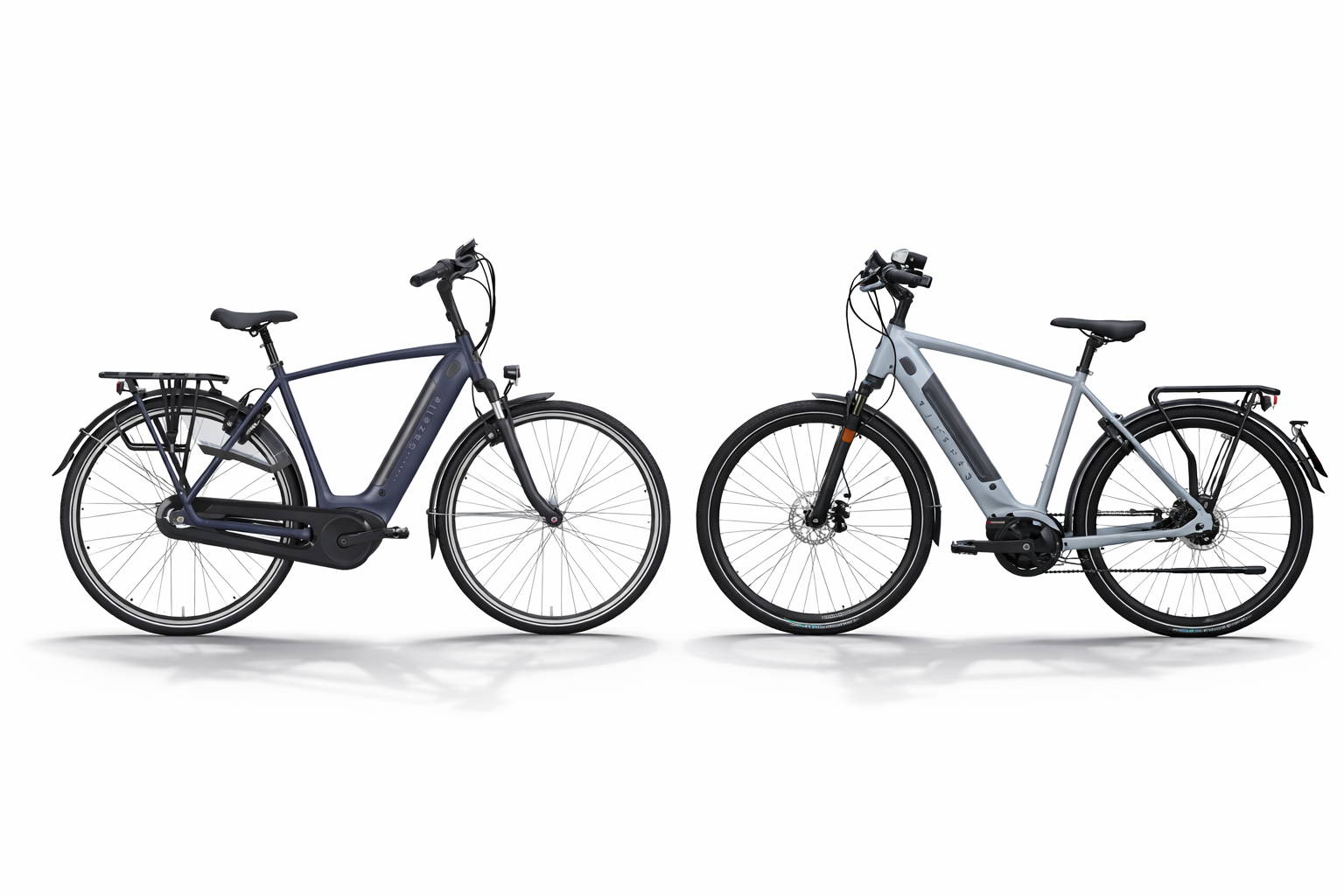 Vergelijking tussen Gazelle Grenoble en Gazelle Ultimate e-bike op neutrale achtergrond, zij-aan-zij opgesteld met focus op framevorm, aandrijving en afmontage