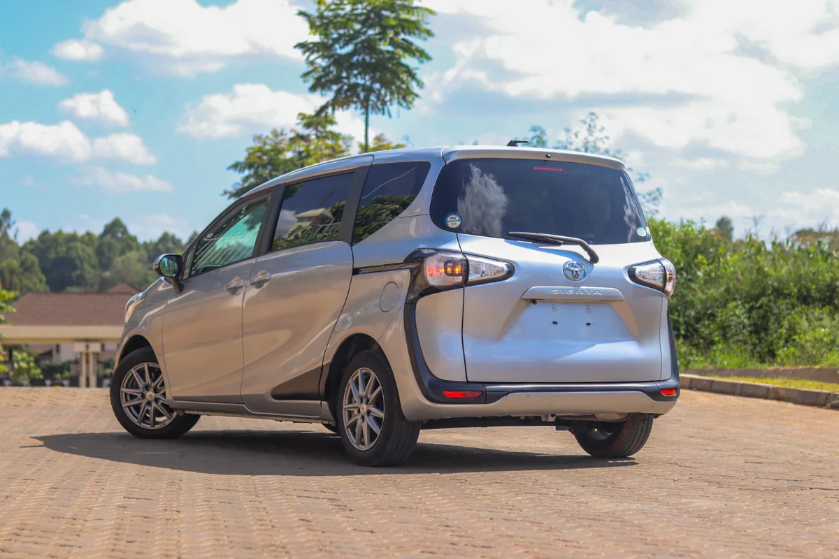 2016 Toyota Sienta — Royal Max Motors — photo 12 of 13